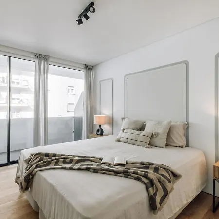 Avencas - 2 Bedrooms And Shared Pool In Amoreiras * Lisbon