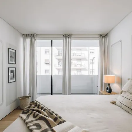Avencas - 2 Bedrooms And Shared Pool In Amoreiras Lisboa